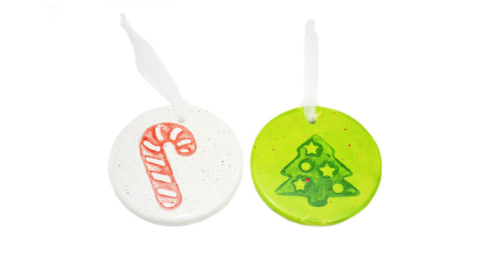 How to Paint Pottery and Ceramics with the Stamp Technique on Christmast Ornaments